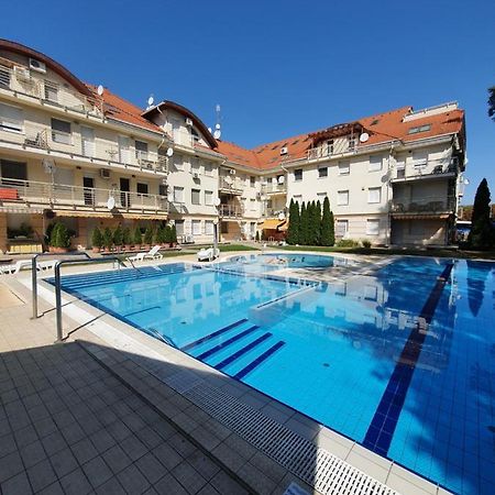 Relax Wellness Studio Hajduszoboszlo Apartment Luaran gambar