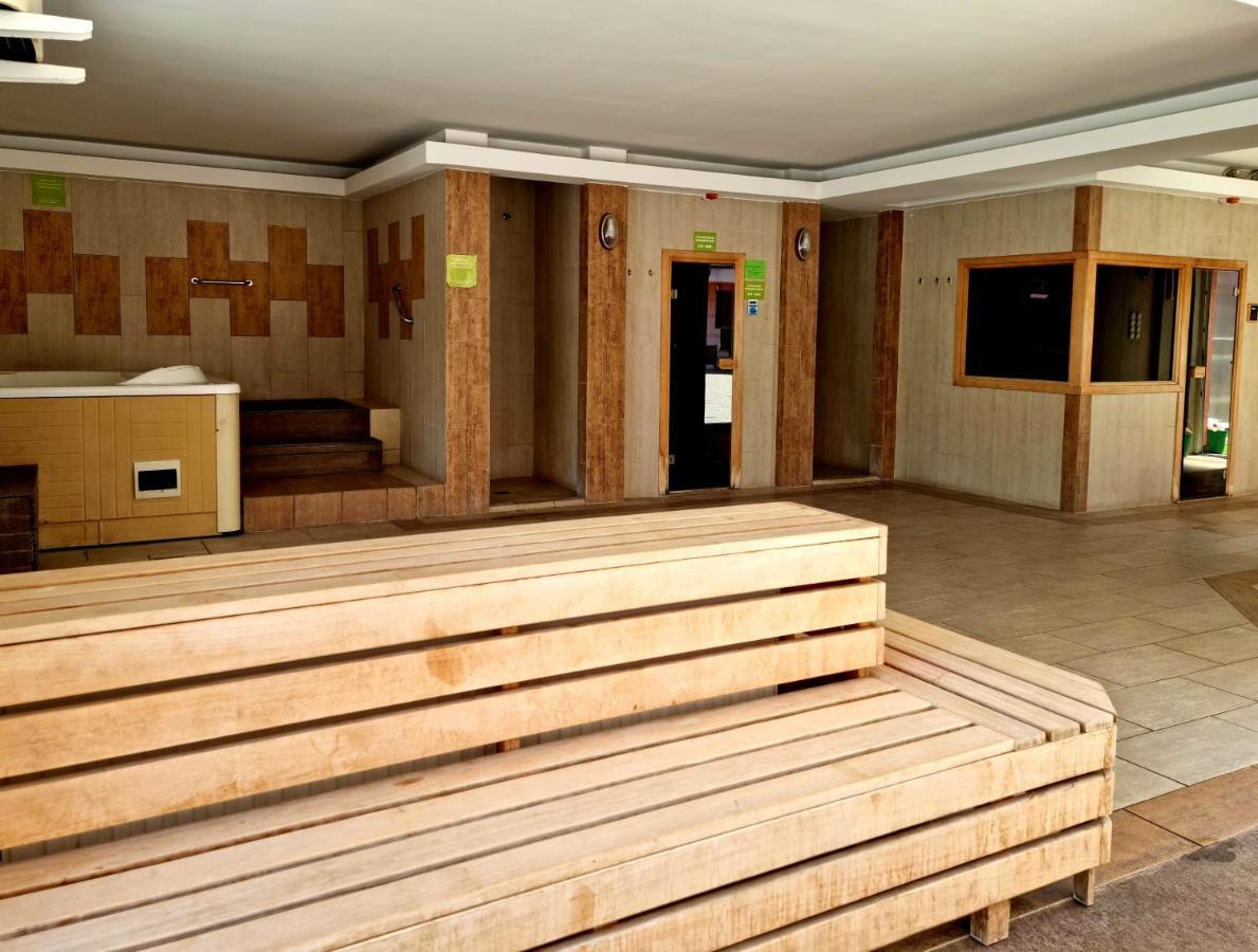 Relax Wellness Studio Hajduszoboszlo Apartment Luaran gambar