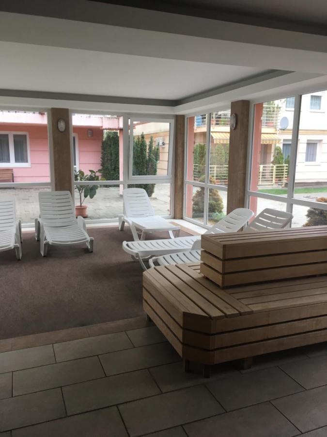 Relax Wellness Studio Hajduszoboszlo Apartment Luaran gambar