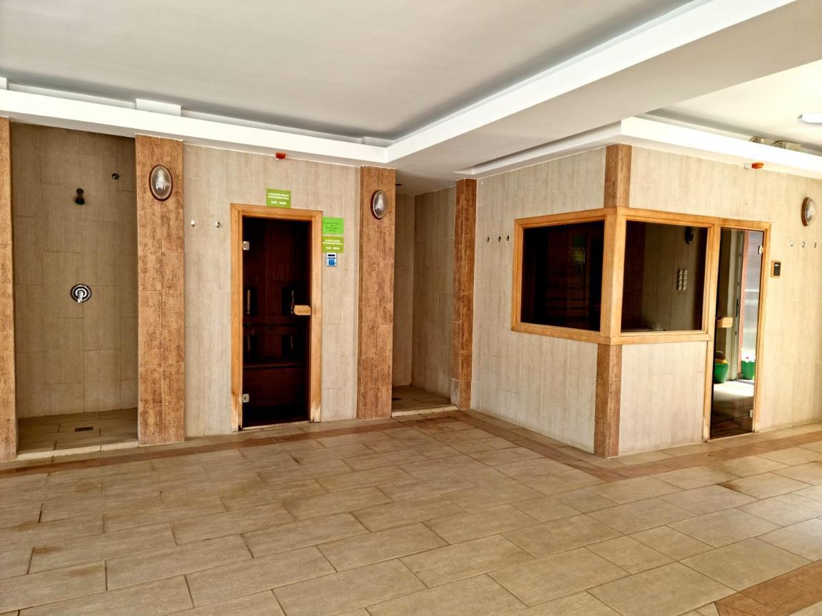 Relax Wellness Studio Hajduszoboszlo Apartment Luaran gambar