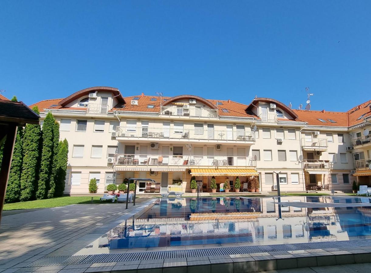 Relax Wellness Studio Hajduszoboszlo Apartment Luaran gambar