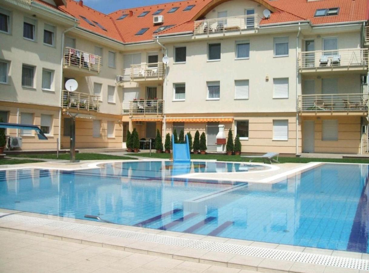 Relax Wellness Studio Hajduszoboszlo Apartment Luaran gambar