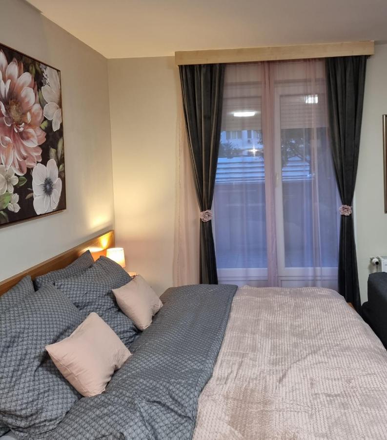 Relax Wellness Studio Hajduszoboszlo Apartment Luaran gambar
