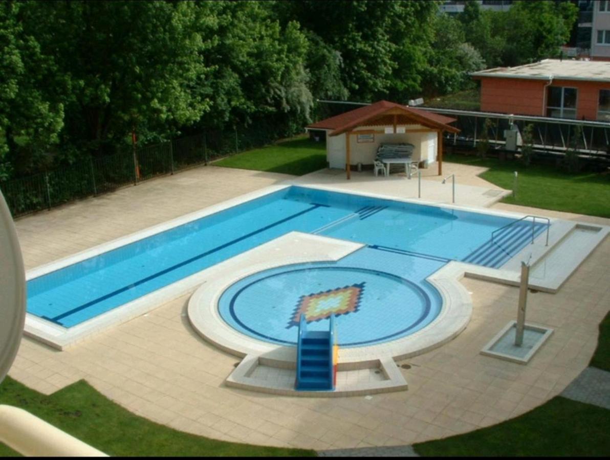 Relax Wellness Studio Hajduszoboszlo Apartment Luaran gambar