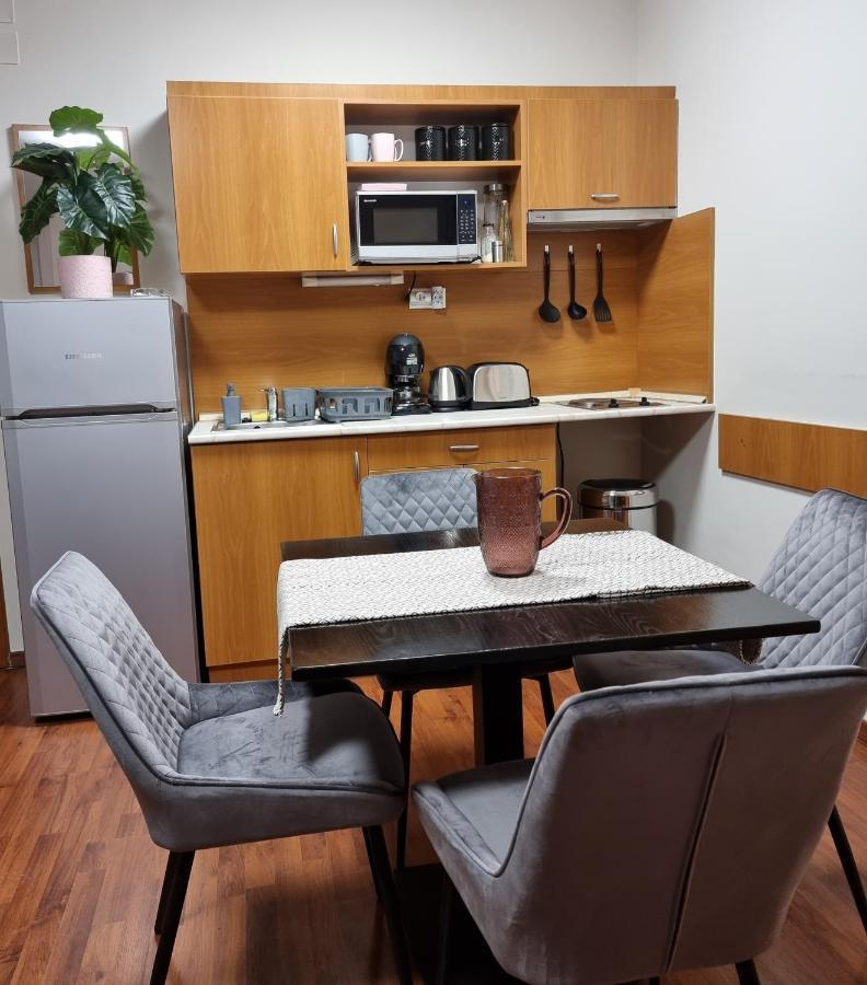 Relax Wellness Studio Hajduszoboszlo Apartment Luaran gambar