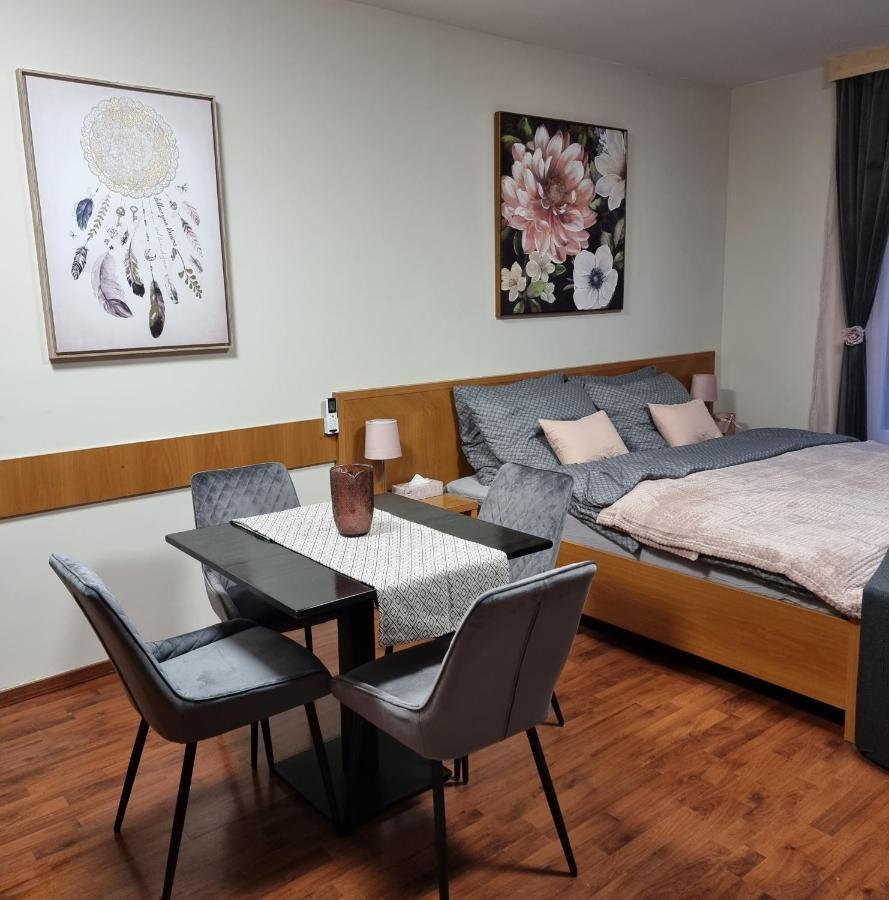 Relax Wellness Studio Hajduszoboszlo Apartment Luaran gambar