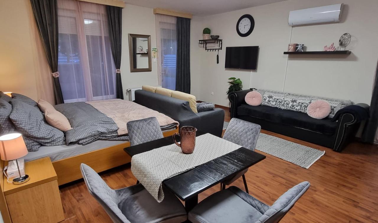 Relax Wellness Studio Hajduszoboszlo Apartment Luaran gambar