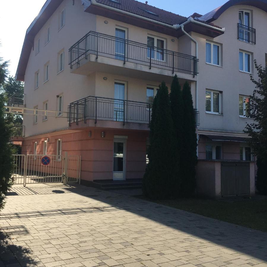 Relax Wellness Studio Hajduszoboszlo Apartment Luaran gambar