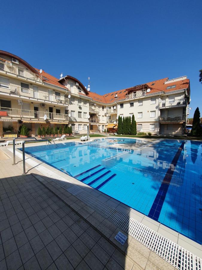 Relax Wellness Studio Hajduszoboszlo Apartment Luaran gambar